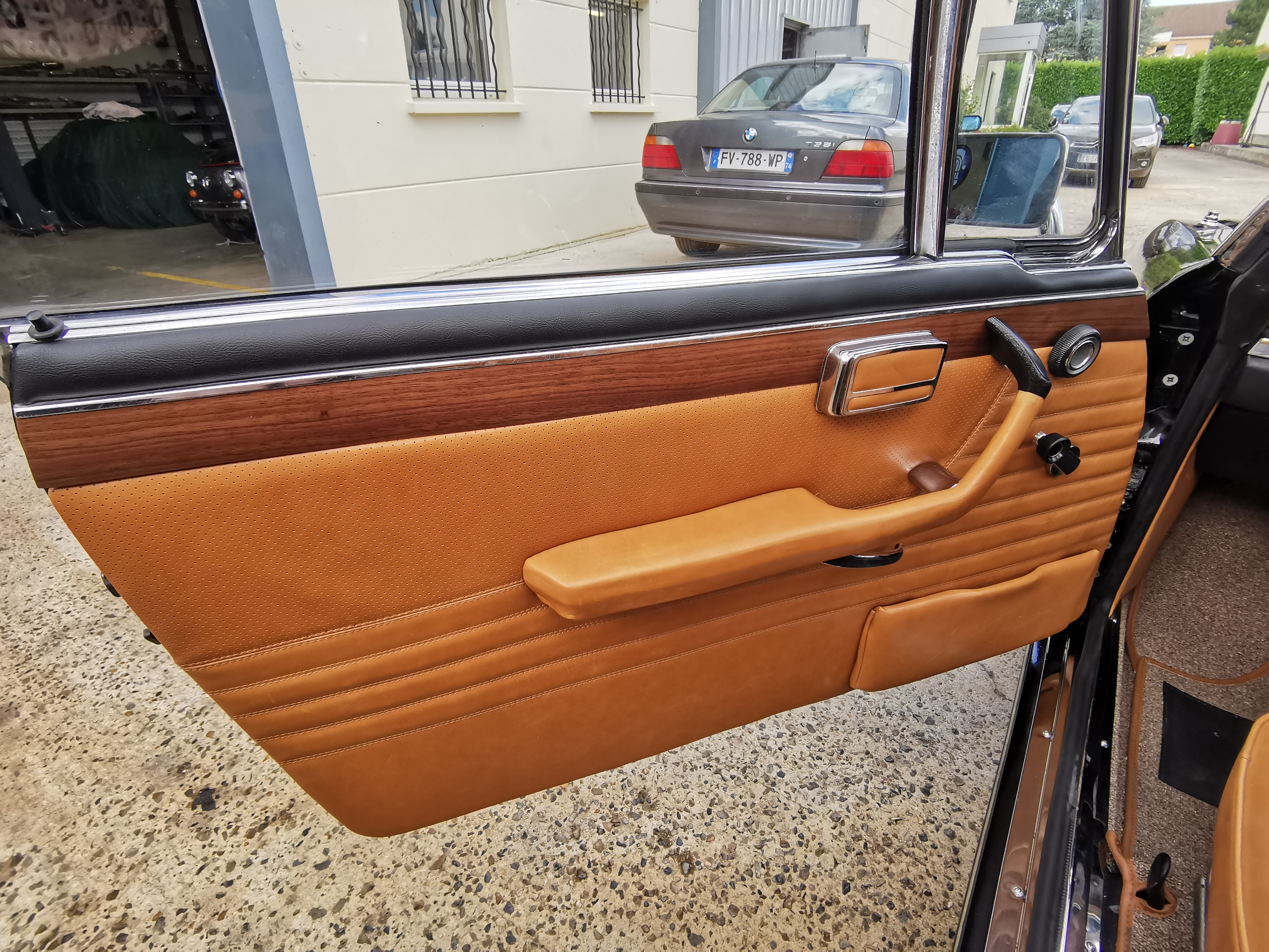 Panneaux de porte de voiture